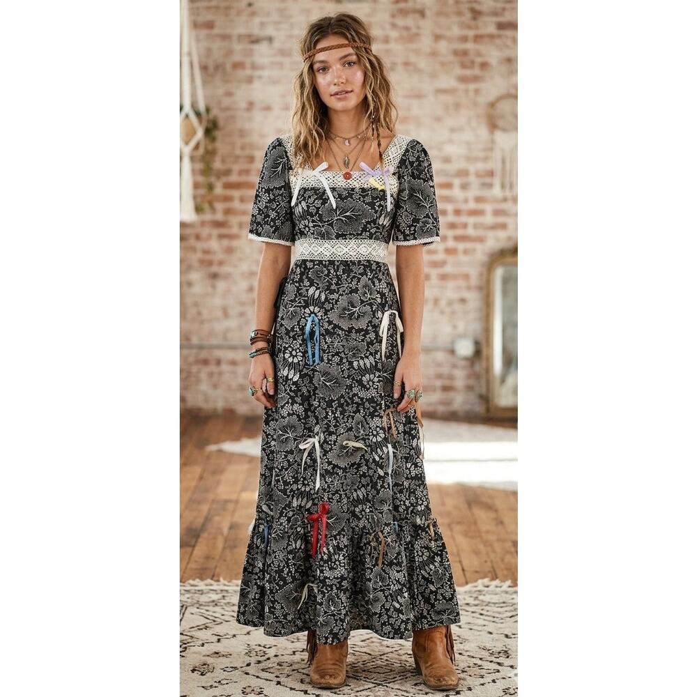 Unique 70s Floral Cottagecore Boho Festival/Costume Dress with Lace and Ribbons